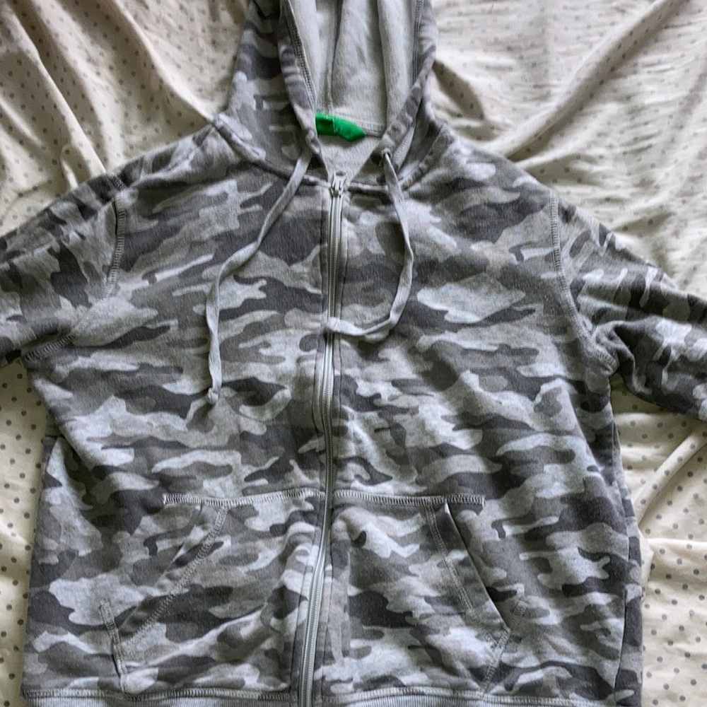 Camouflage gray cropped zip up